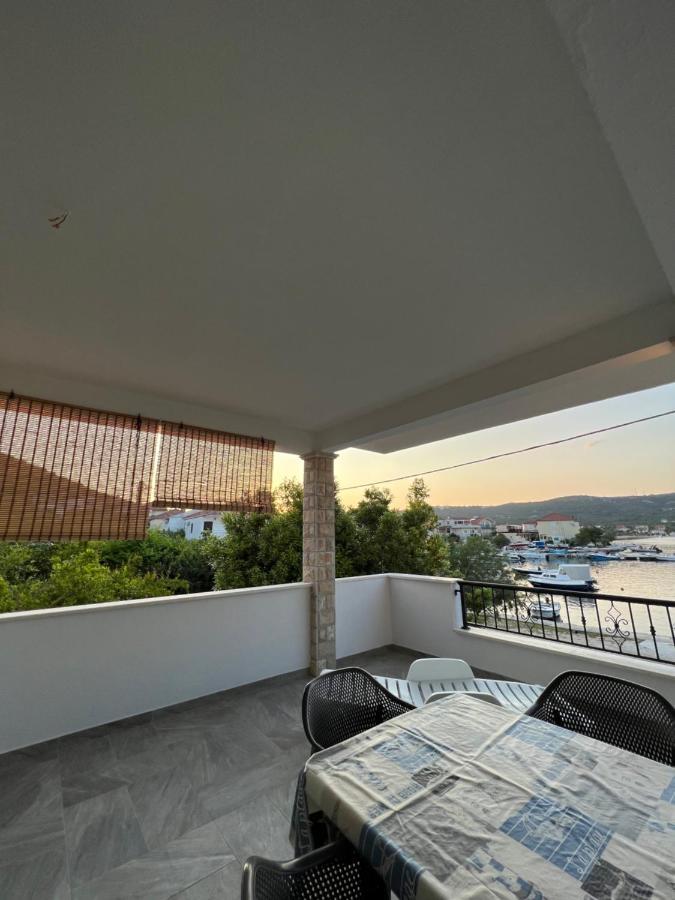 Apartmani Tamaris Vinišće 外观 照片